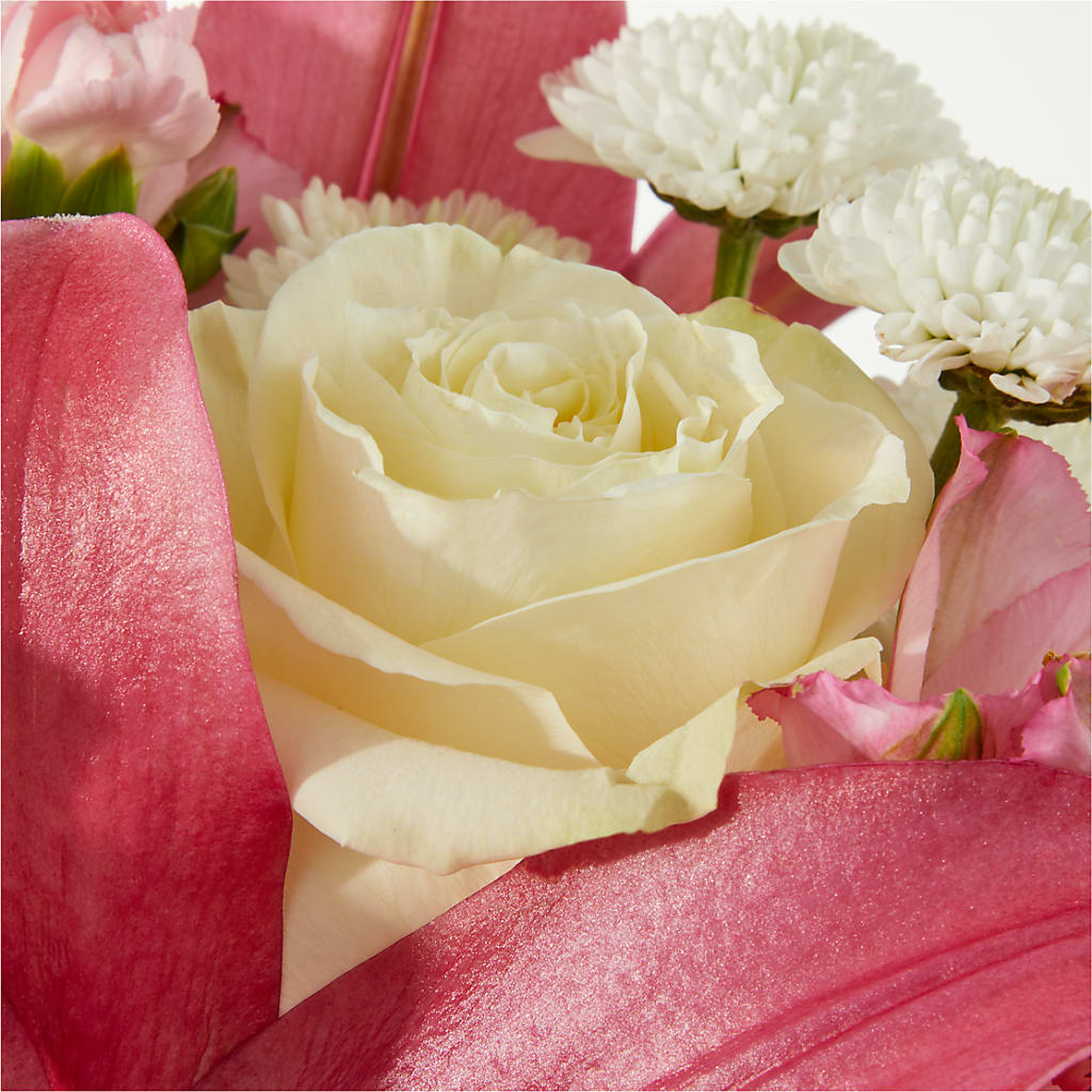 Piece of Cake Bouquet –  Flowersonsunday.com, Tontitown AR